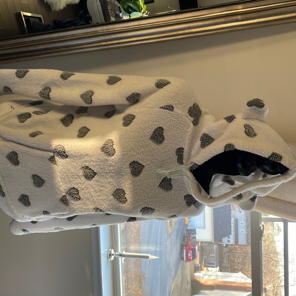 Incredibly soft pj top/fuzzy hoodie with hearts.